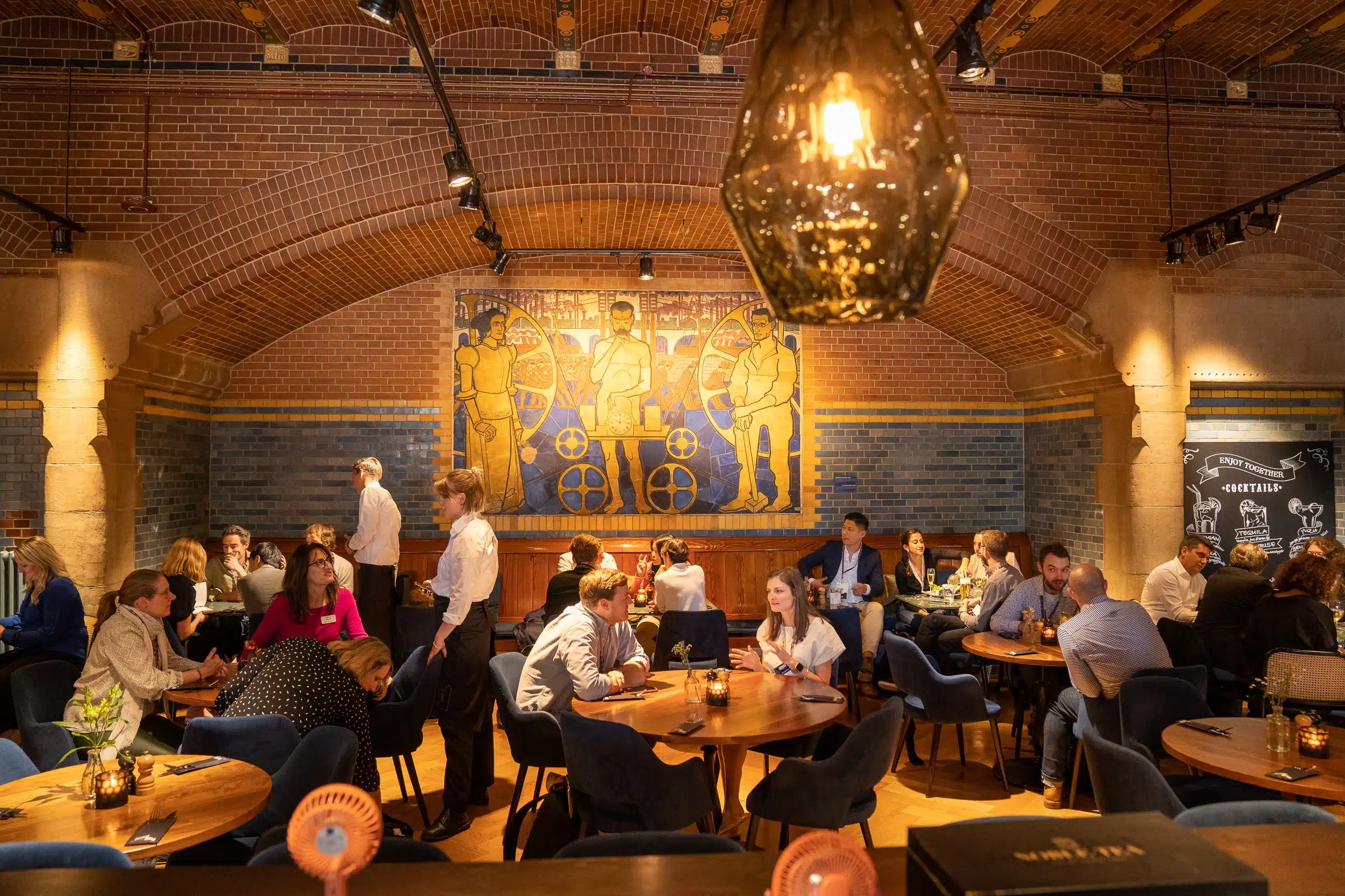 Tableau van Jan Toorop achterin Bistro Berlage